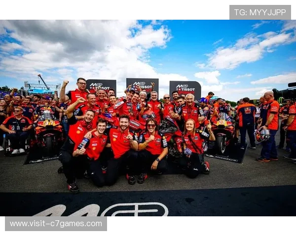 MotoGP赛季精彩回顾 与顶尖车手角逐决胜时刻